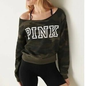VS Pink Off the Shoulder Crop Sweatshirt in Green Camo, New without tags! Size M
